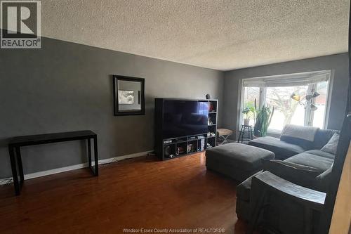 555 Jeffreybrook Drive, London, ON - Indoor Photo Showing Living Room