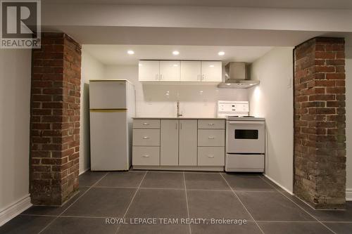 620 Cooper Street, Ottawa, ON - Indoor Photo Showing Kitchen