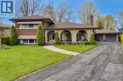 11 SANDRA Court  Hamilton, ON L8T 1Z7