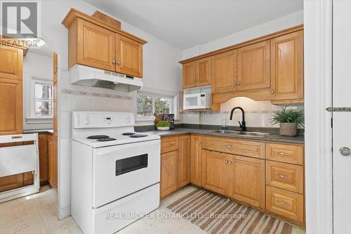 26 Sydney Street N, Kitchener, ON - Indoor Photo Showing Kitchen