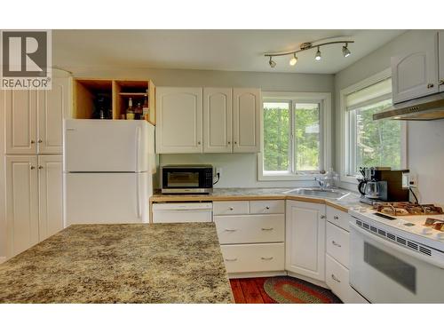 5517 Marshall Creek Road, Horsefly, BC - Indoor Photo Showing Kitchen