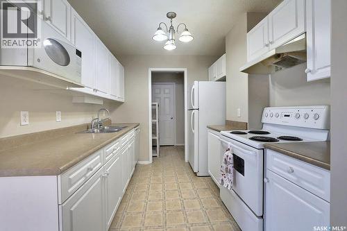 4722 Marigold Drive, Regina, SK - Indoor Photo Showing Kitchen With Double Sink