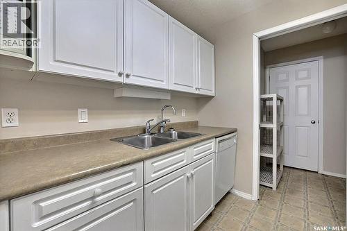 4722 Marigold Drive, Regina, SK - Indoor Photo Showing Kitchen With Double Sink