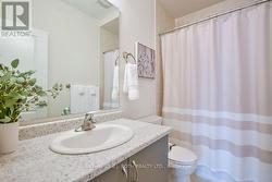 Main bathroom - 