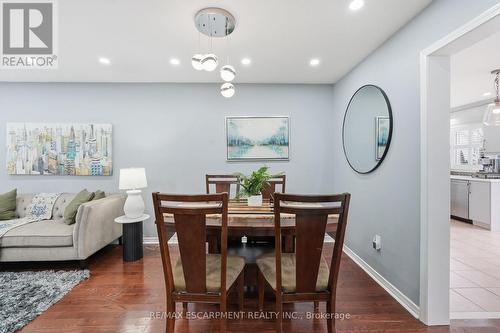 5010 Bunton Crescent, Burlington, ON - Indoor Photo Showing Dining Room
