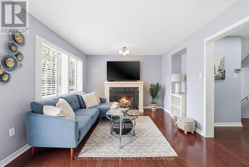 5010 Bunton Crescent, Burlington, ON - Indoor Photo Showing Living Room With Fireplace