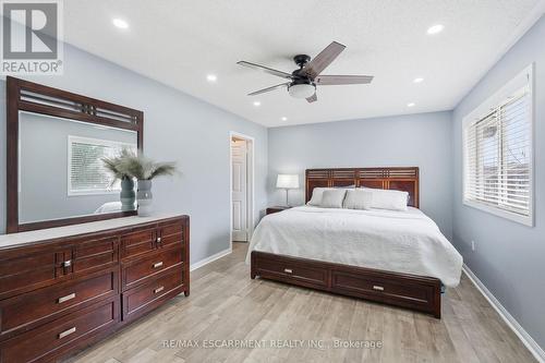 5010 Bunton Crescent, Burlington, ON - Indoor Photo Showing Bedroom