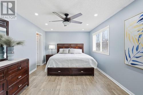 5010 Bunton Crescent, Burlington, ON - Indoor Photo Showing Bedroom