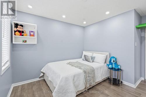 5010 Bunton Crescent, Burlington, ON - Indoor Photo Showing Bedroom