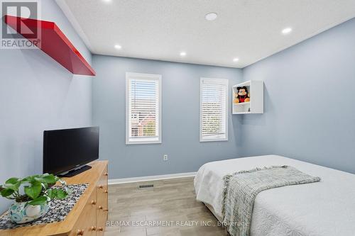 5010 Bunton Crescent, Burlington, ON - Indoor Photo Showing Bedroom