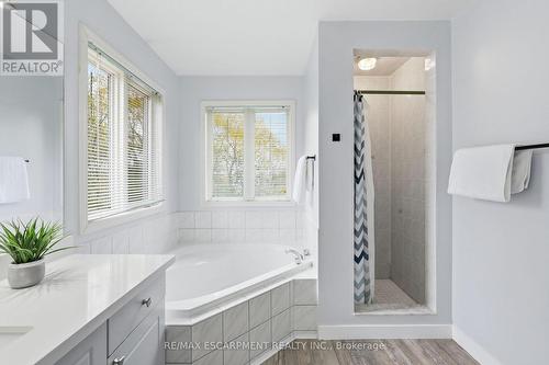 5010 Bunton Crescent, Burlington, ON - Indoor Photo Showing Bathroom