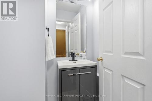 5010 Bunton Crescent, Burlington, ON - Indoor Photo Showing Bathroom