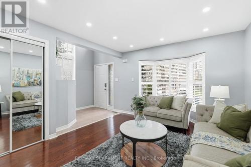 5010 Bunton Crescent, Burlington, ON - Indoor Photo Showing Living Room