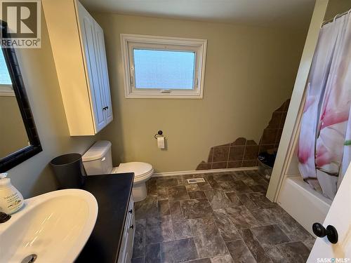 805 Souris Avenue, Weyburn, SK - Indoor Photo Showing Bathroom