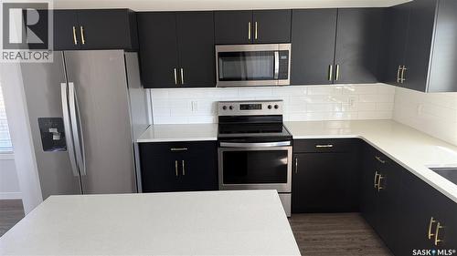8005 Flax Avenue, Regina, SK - Indoor Photo Showing Kitchen With Stainless Steel Kitchen