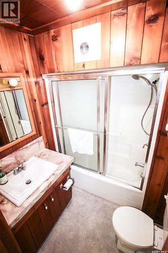 8241 Range Road, Shaunavon, SK - Indoor Photo Showing Bathroom