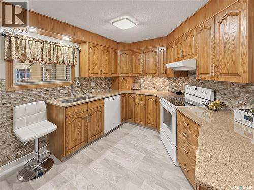 730 6Th Avenue Ne, Swift Current, SK - Indoor Photo Showing Kitchen With Double Sink
