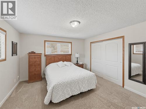 730 6Th Avenue Ne, Swift Current, SK - Indoor Photo Showing Bedroom