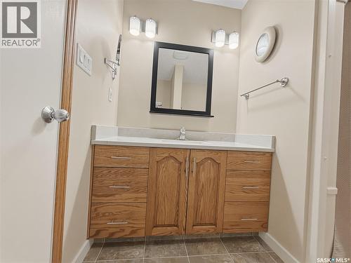 730 6Th Avenue Ne, Swift Current, SK - Indoor Photo Showing Bathroom