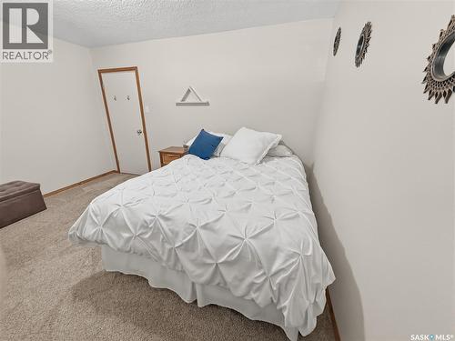 730 6Th Avenue Ne, Swift Current, SK - Indoor Photo Showing Bedroom