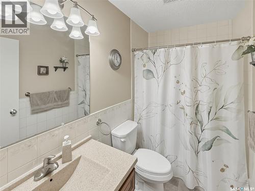 730 6Th Avenue Ne, Swift Current, SK - Indoor Photo Showing Bathroom