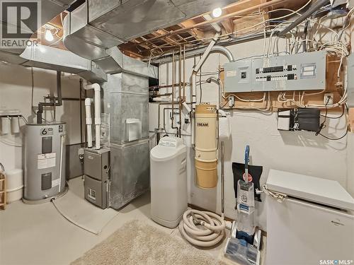 730 6Th Avenue Ne, Swift Current, SK - Indoor Photo Showing Basement