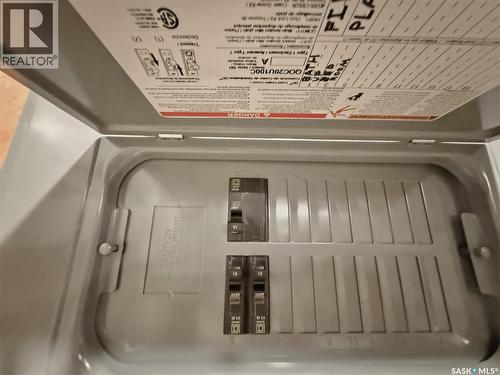 730 6Th Avenue Ne, Swift Current, SK - Indoor Photo Showing Laundry Room
