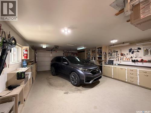 730 6Th Avenue Ne, Swift Current, SK - Indoor Photo Showing Garage