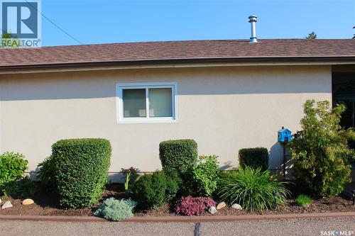730 6Th Avenue Ne, Swift Current, SK - Outdoor