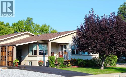 730 6Th Avenue Ne, Swift Current, SK - Outdoor With Facade