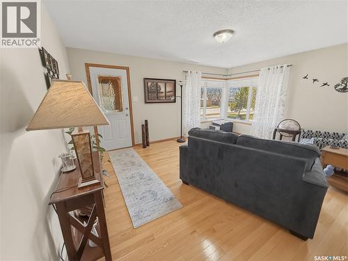 730 6Th Avenue Ne, Swift Current, SK - Indoor Photo Showing Living Room