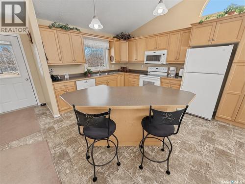 530 Palliser Drive, Swift Current, SK - Indoor Photo Showing Kitchen With Double Sink