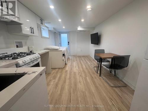 88 Tisdale Street S, Hamilton, ON - Indoor Photo Showing Kitchen