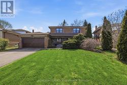 845 SADDLE CRESCENT  Mississauga, ON L4Y 2V9