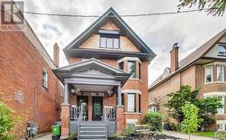 C (UPPER) - 27 ST JOHNS ROAD Toronto, ON M6P 1T7