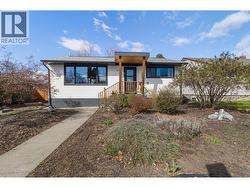 1892 Carruthers Street Kelowna, BC V1Y 3B6