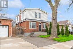 221 JULIAN AVENUE  Hamilton, ON L8H 5S2