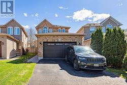 61 WOODHAVEN CRESCENT Richmond Hill, ON L4E 3T2