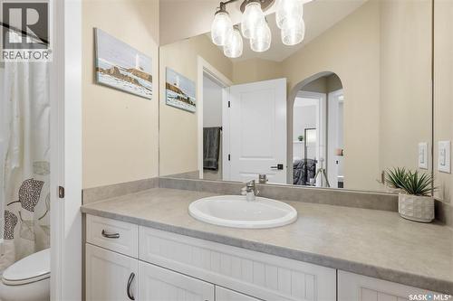 1047 Kolynchuk Crescent, Saskatoon, SK - Indoor Photo Showing Bathroom