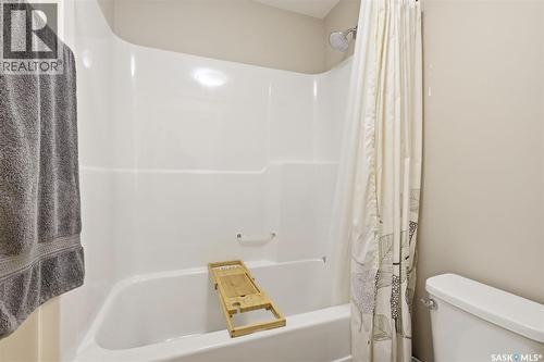 1047 Kolynchuk Crescent, Saskatoon, SK - Indoor Photo Showing Bathroom