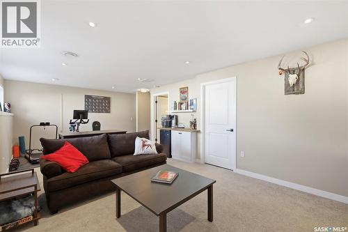 1047 Kolynchuk Crescent, Saskatoon, SK - Indoor Photo Showing Living Room