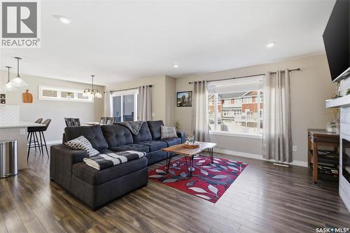 1047 Kolynchuk Crescent, Saskatoon, SK - Indoor Photo Showing Living Room