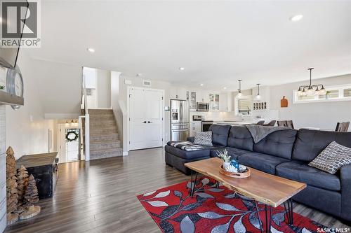 1047 Kolynchuk Crescent, Saskatoon, SK - Indoor Photo Showing Living Room