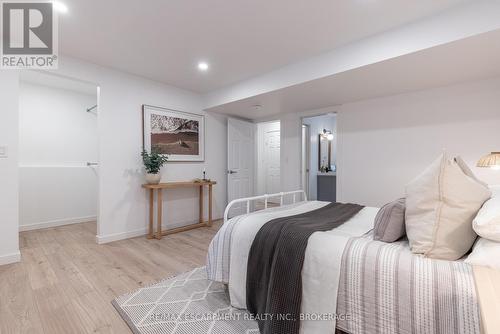 50 Fifth Street, Welland (Lincoln/Crowland), ON - Indoor Photo Showing Bedroom