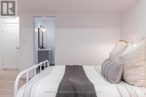 50 Fifth Street, Welland (Lincoln/Crowland), ON - Indoor Photo Showing Bedroom
