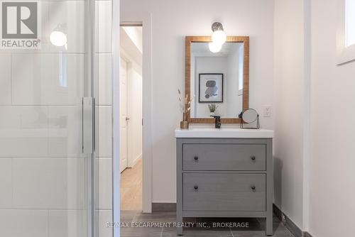 50 Fifth Street, Welland (Lincoln/Crowland), ON - Indoor Photo Showing Bathroom