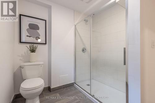 50 Fifth Street, Welland (Lincoln/Crowland), ON - Indoor Photo Showing Bathroom
