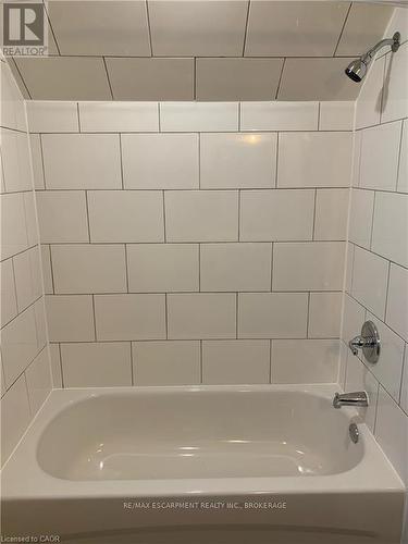 50 Fifth Street, Welland (Lincoln/Crowland), ON - Indoor Photo Showing Bathroom