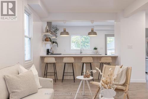 50 Fifth Street, Welland (Lincoln/Crowland), ON - Indoor Photo Showing Living Room