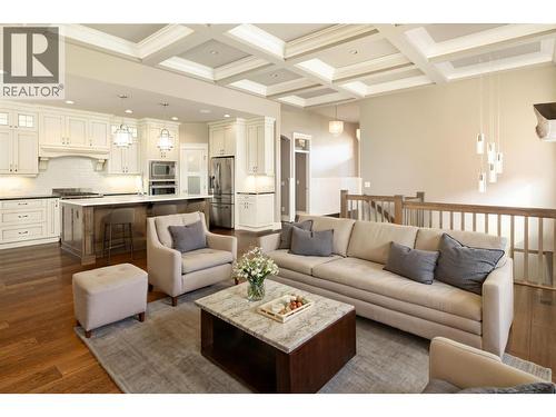 4149 Gallaghers Fairway S, Kelowna, BC - Indoor Photo Showing Living Room